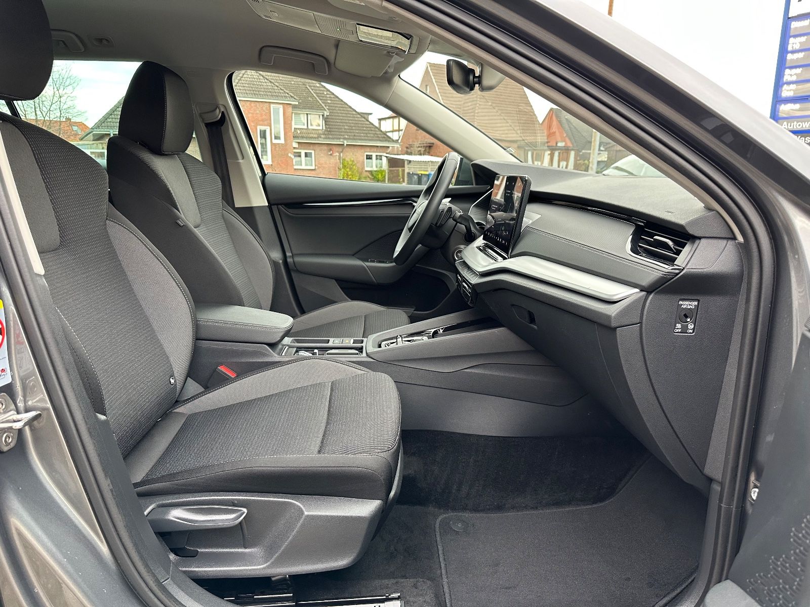 Fahrzeugabbildung SKODA Octavia Combi 2.0 TDI Selection DSG Navi/AHK/ACC