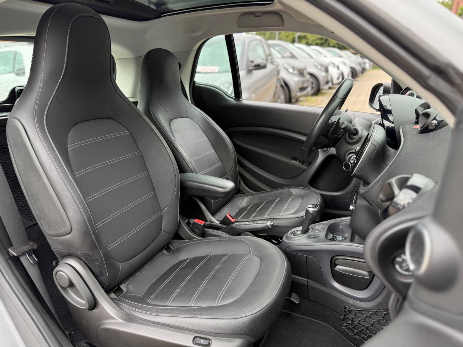 Smart ForTwo BRABUS*JBL*PANORAMA*KAMERA*NAVI*AMBIENTE*