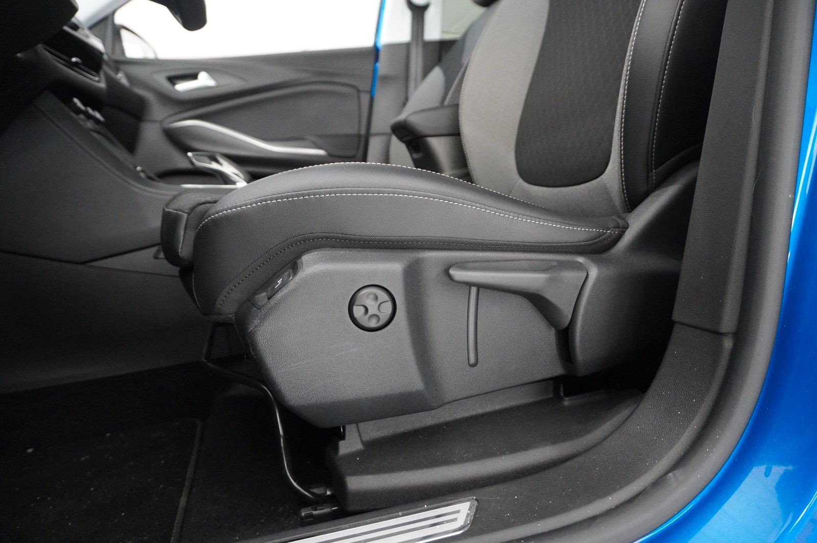 Fahrzeugabbildung Opel Grandland (X) GS SPORT 4HYBRID NAVI/LED/360°/DAB