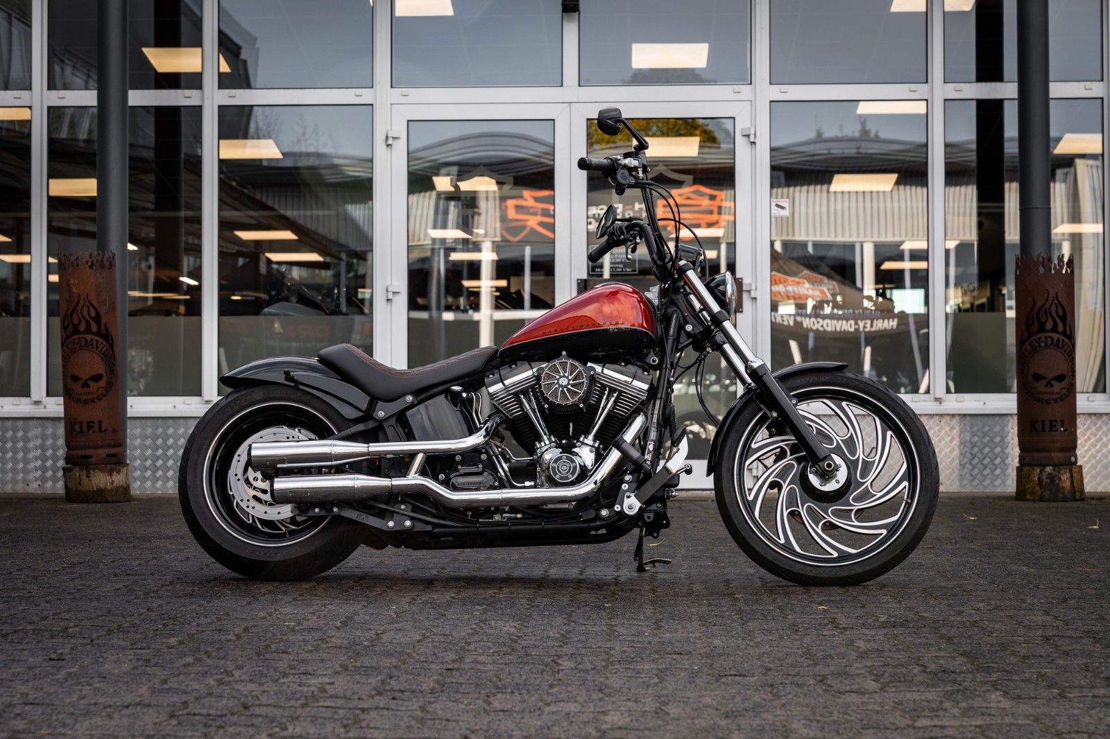 Fahrzeugabbildung Harley-Davidson FXS Softail Blackline - Jekill&Hyde-Custom Umbau