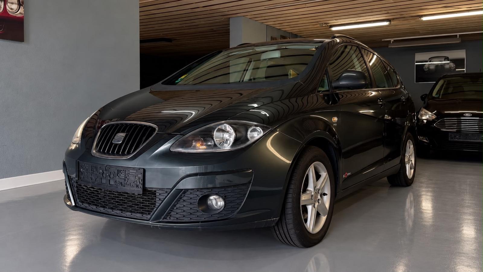 Seat Altea XL 2011 — rear view