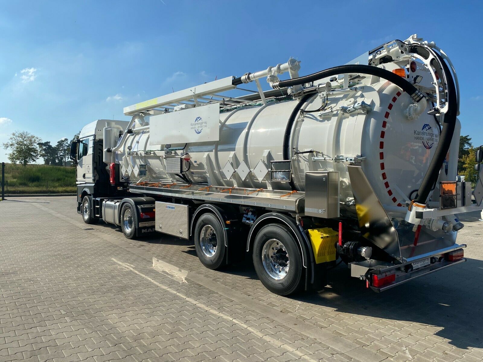 Fahrzeugabbildung MAN TGX 18.470 mit Schrader S/D ADR Auflieger