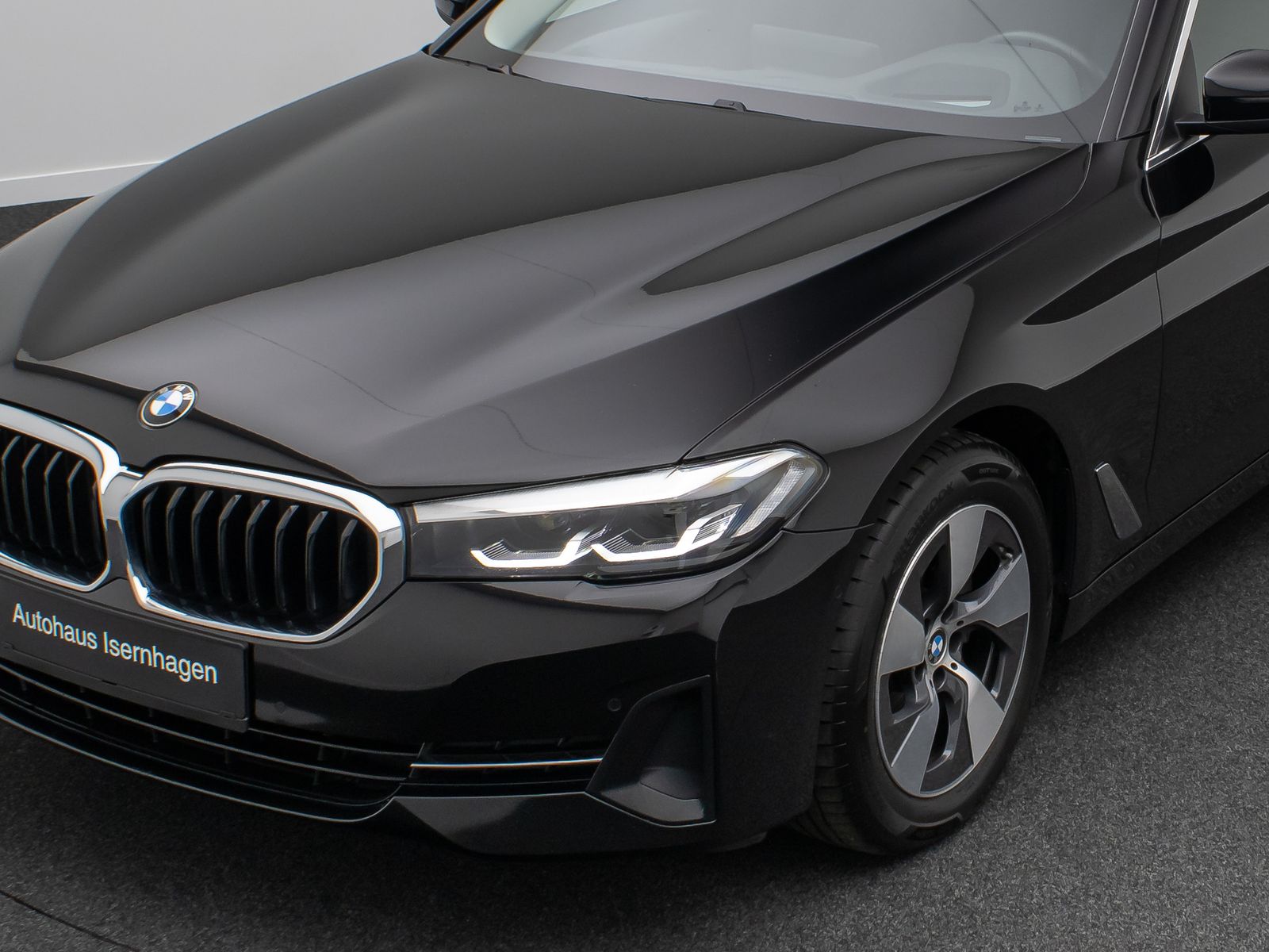 Fahrzeugabbildung BMW 520d xD Kamera HUD DAB Alarm Sport Fernlichtassi