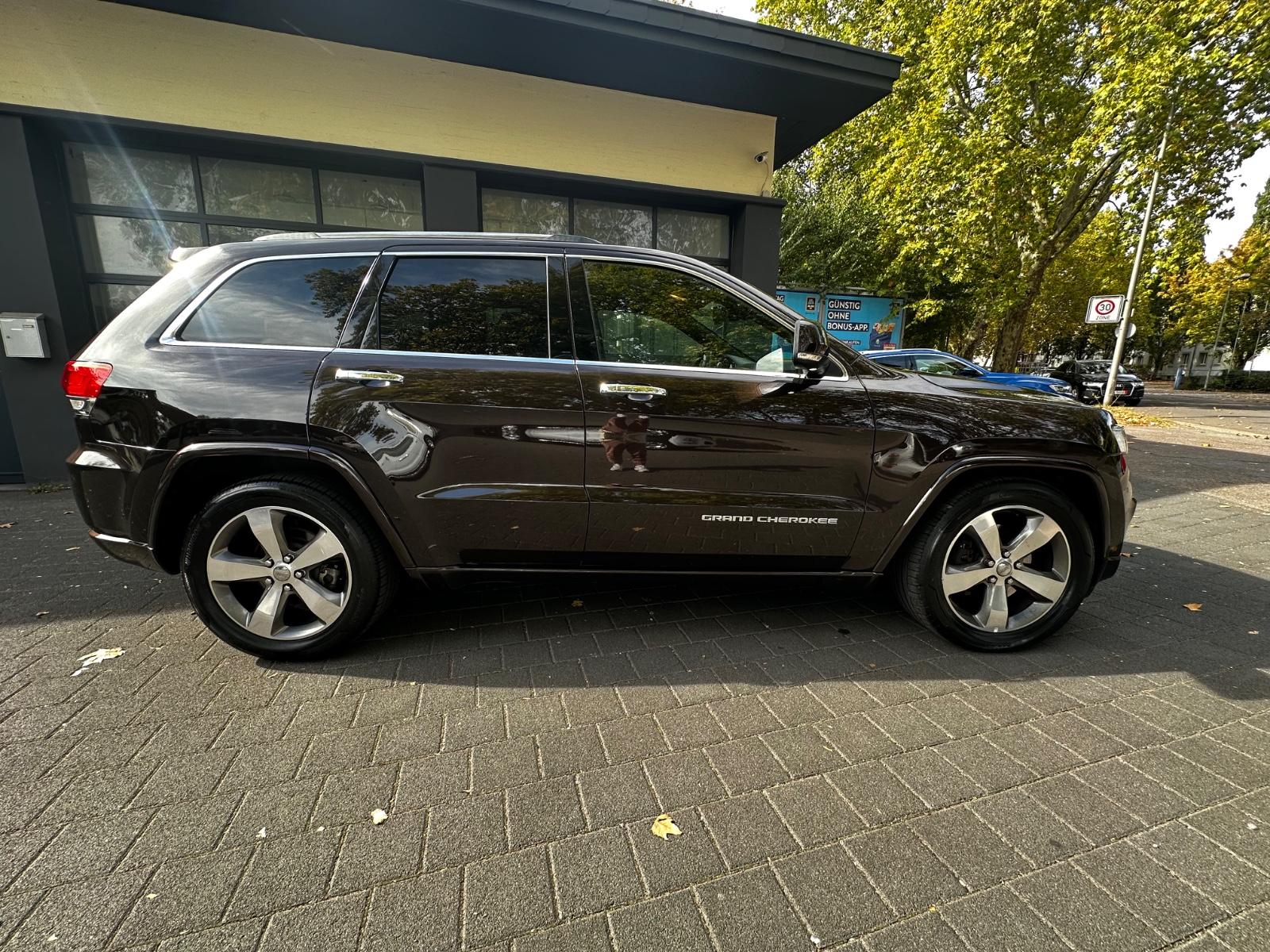 Jeep Grand Cherokee Overland 3.0 CRD V6 250 ch BVA 4x4 / Toit panoramique / Cuir Nappa ventilé / Alpine / Suspension pneumatique
