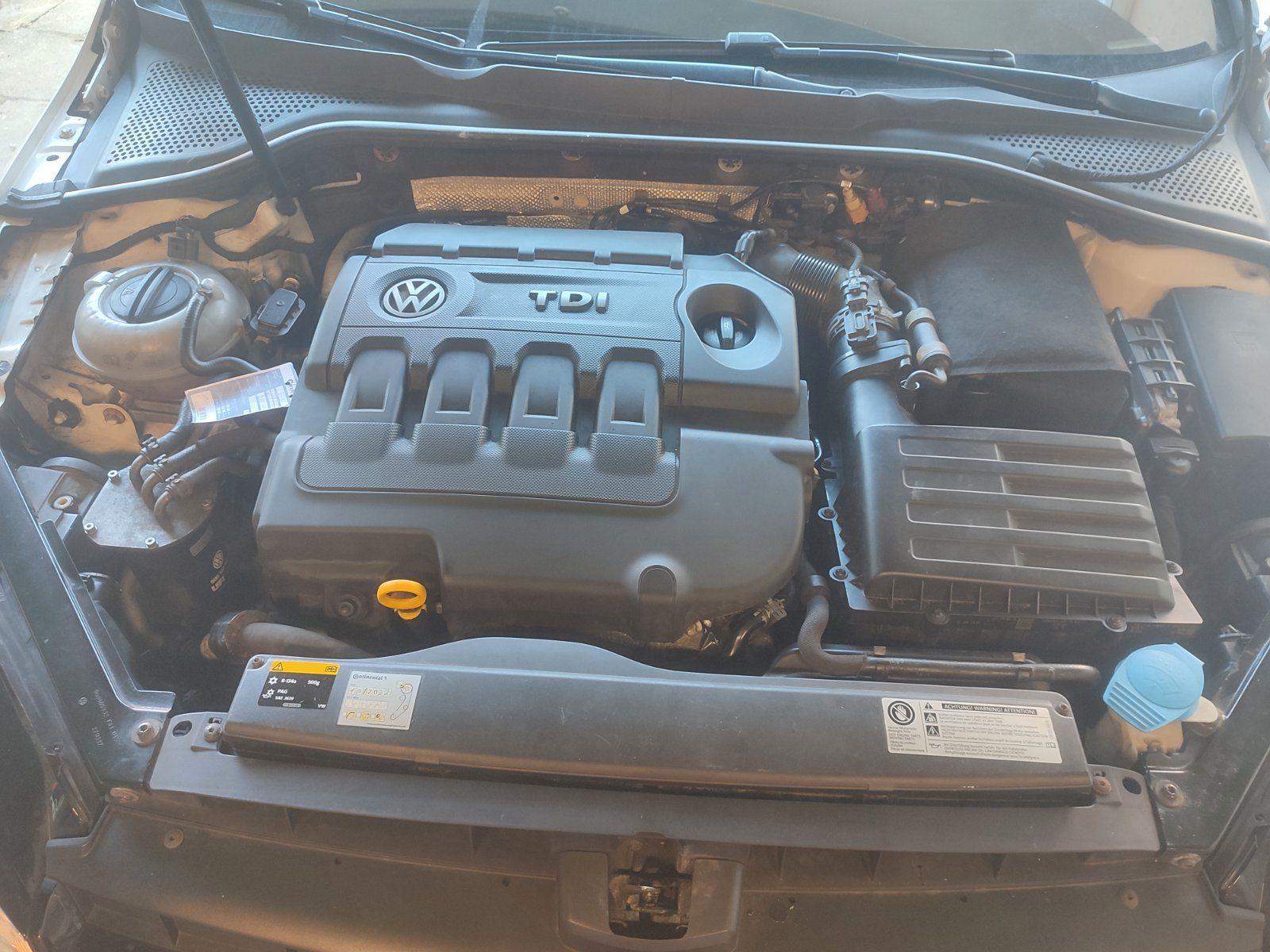 Volkswagen Golf 2014 — interior