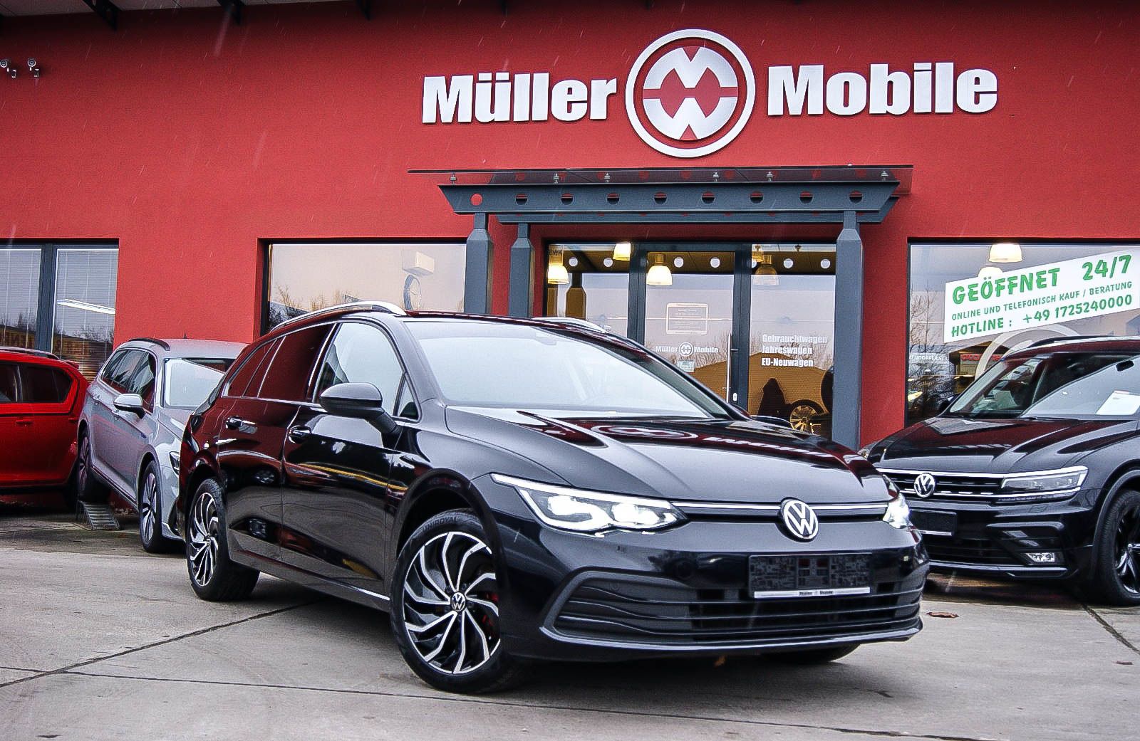 Fahrzeugabbildung Volkswagen Golf VIII Var 20TDI DSG LIFE STDHG ANHZV PANO IQ