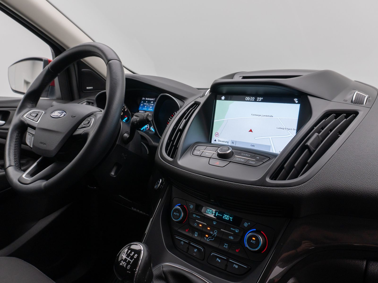Fahrzeugabbildung Ford Kuga Titanium Navigation Kamera Sitzhzg Tempomat