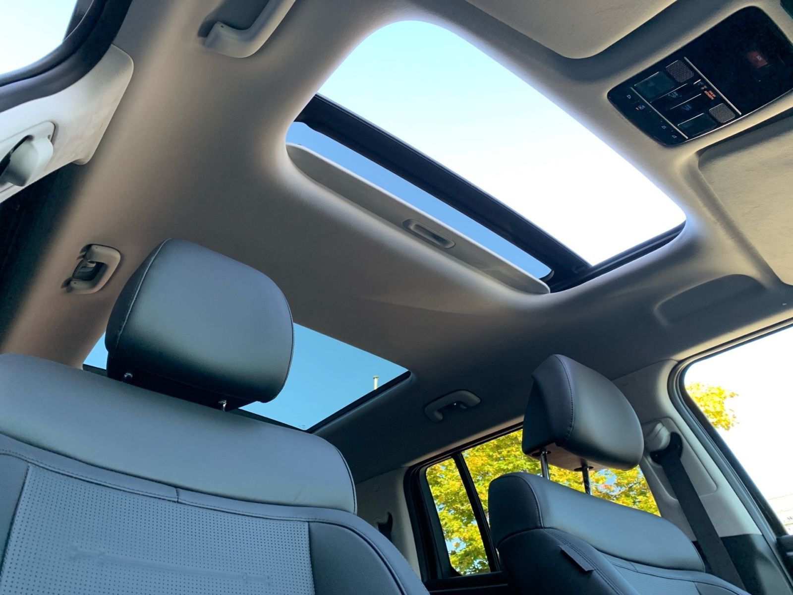 Fahrzeugabbildung Hyundai SANTA FE 1.6T-GDI Signature Hybrid 4WD Schiebeda