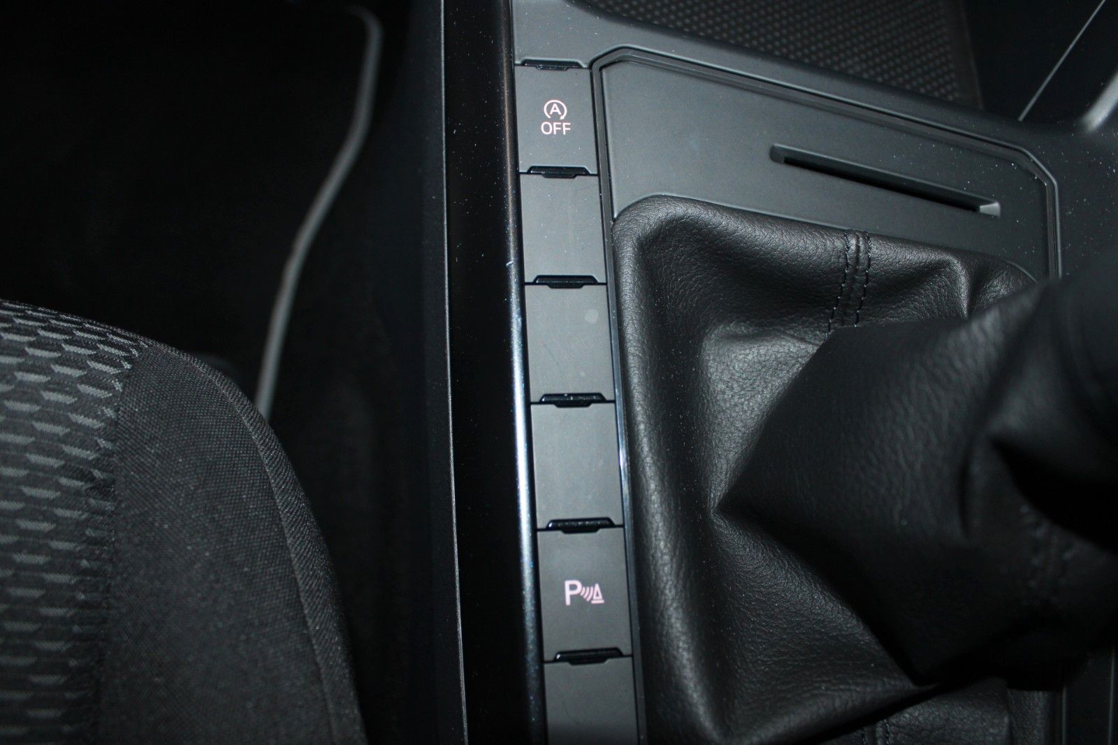 Fahrzeugabbildung Volkswagen Polo 1.0 TSI TRENDLINE 5-trg Klima PDC 1.Hand