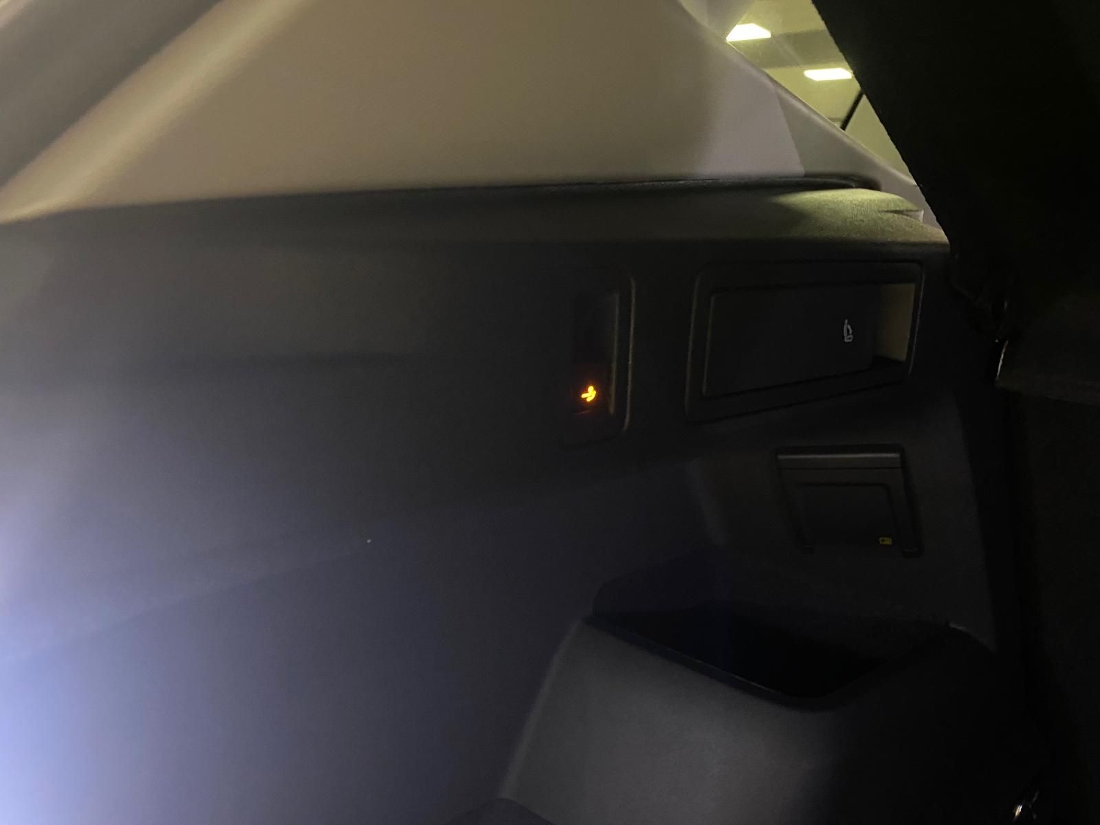 Fahrzeugabbildung Volkswagen Tiguan 1.5 eTSI+Elegance+AHK+NAVI+360 KAMERA+HUD