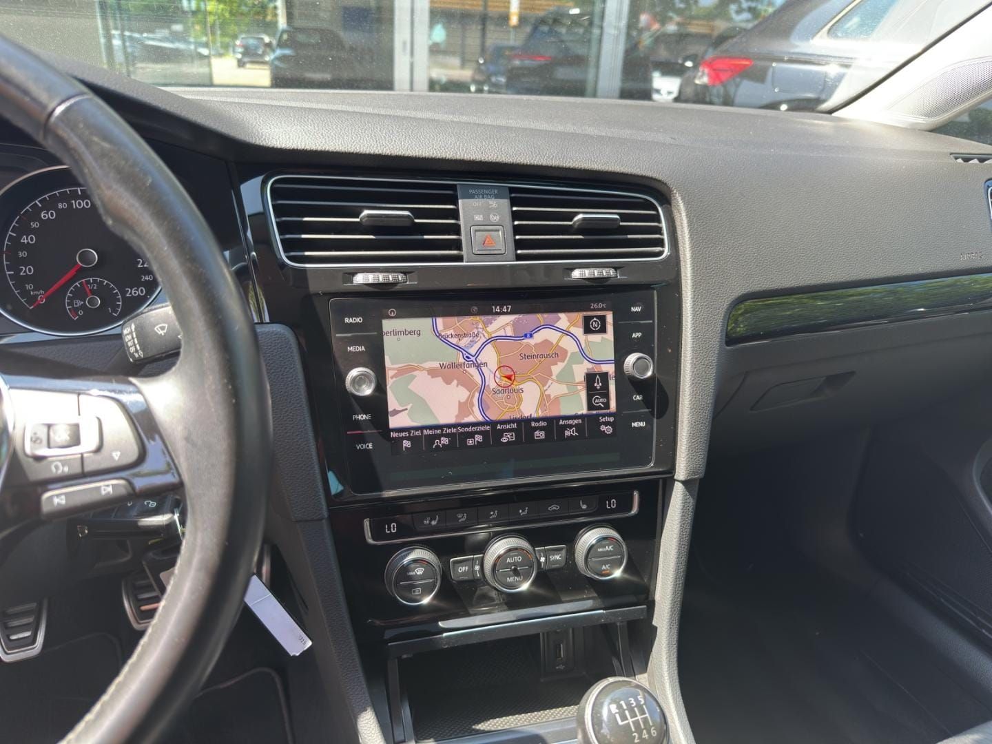 Fahrzeugabbildung Volkswagen Golf SOUND 1,0 l TSI,Navi,SH,ACC,Telefonschnitts