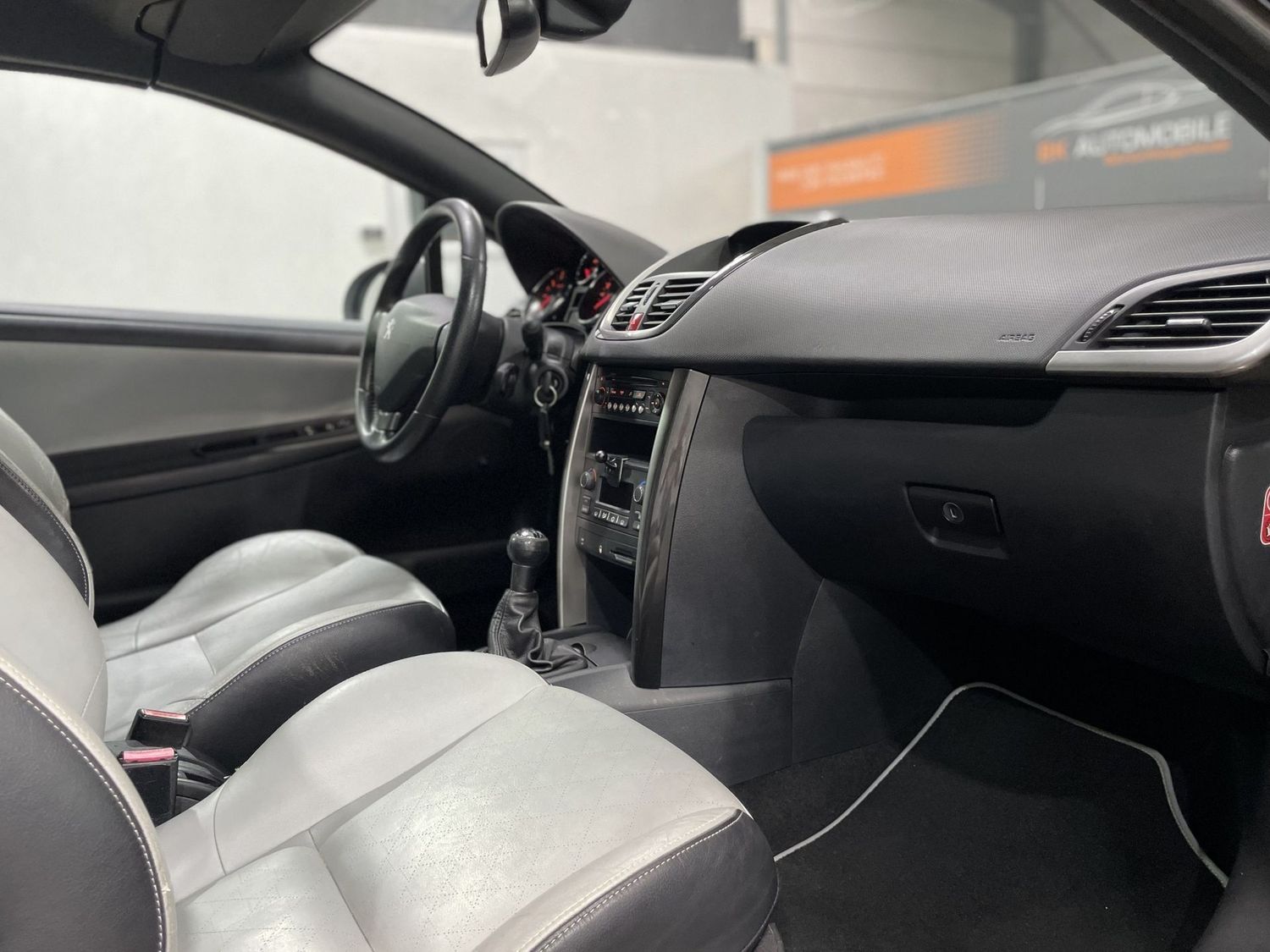 Fahrzeugabbildung Peugeot 207 CC Roland Garros #Tempomat#JBL#Shz
