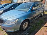 Skoda Octavia 1.6 Elegance Combi - Skoda Octavia aus 2011: Elegance