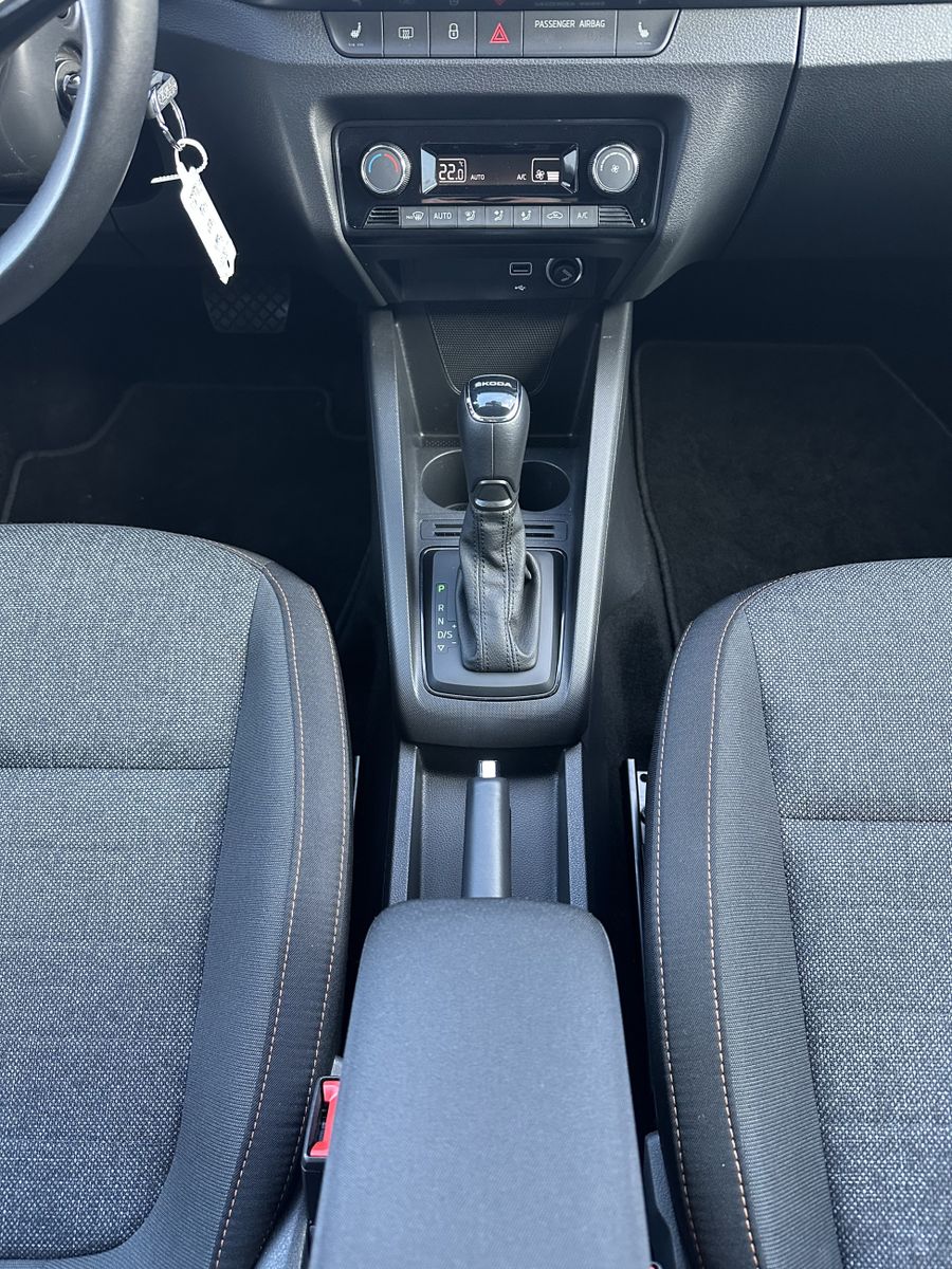 Fahrzeugabbildung SKODA Fabia Combi 1.0 TSI DSG Best of NAV+LED+CARPLAY