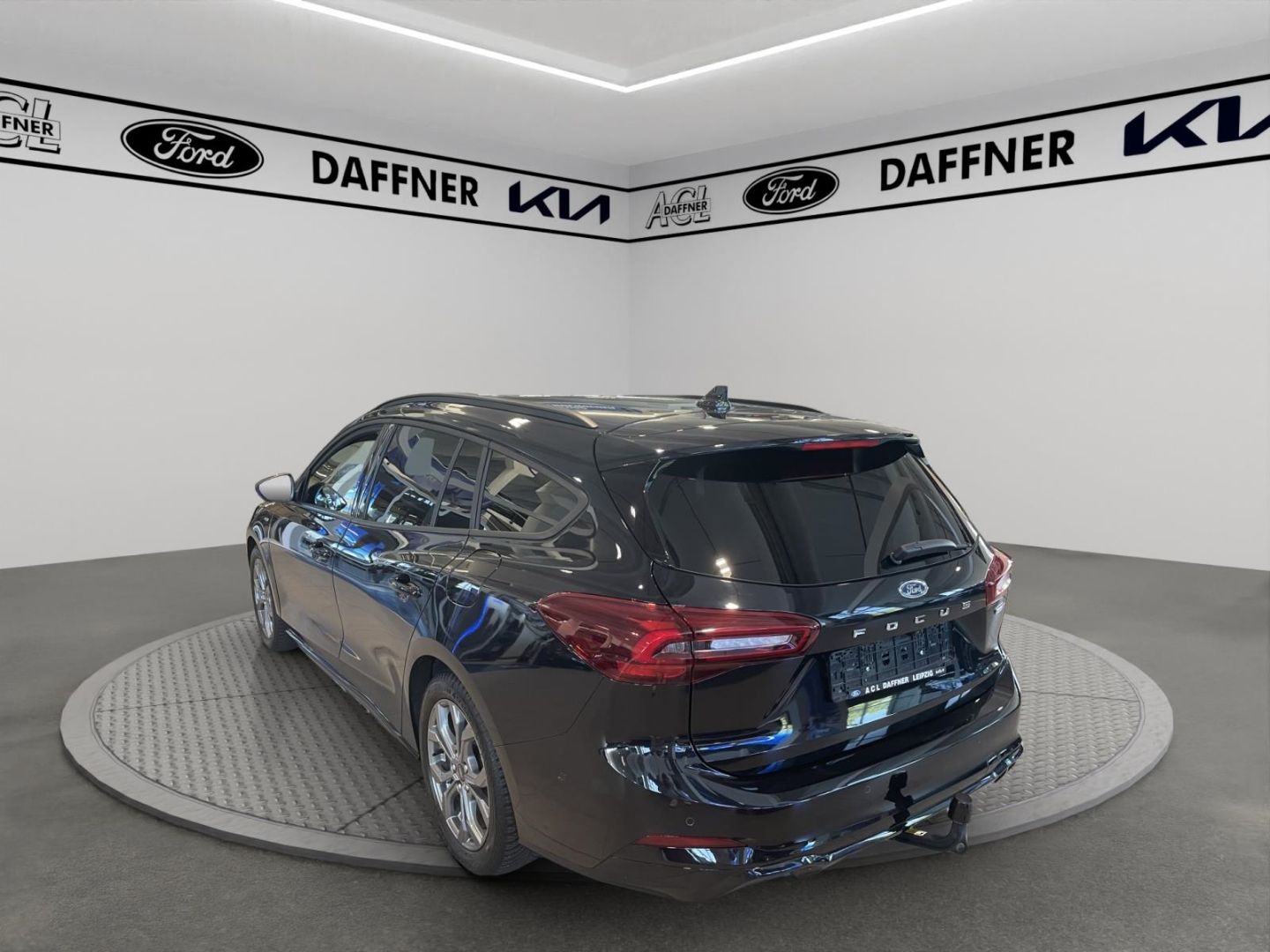 Fahrzeugabbildung Ford Focus Turnier ST-Line X AHK, WINTERPAKET
