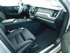 Fahrzeugabbildung Volvo XC60 B4 D Plus Dark 'Standheizung,Glasdach'