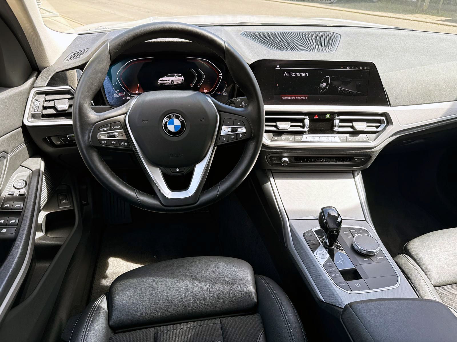 Fahrzeugabbildung BMW 320d Touring Steptr. Advantage LED ACC AHK KAM