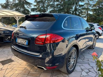 Porsche Cayenne - 2