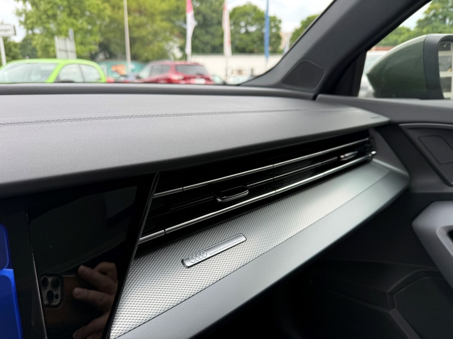 Fahrzeugabbildung Audi A3 TFSI Sportback S-Line Sport Pano Digi LED ACC