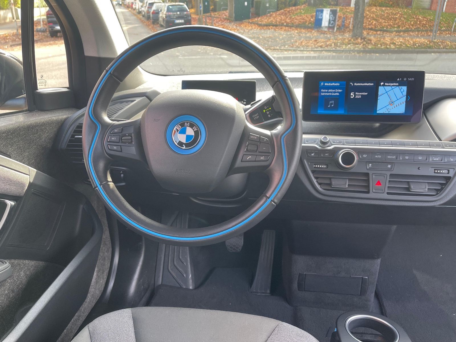 Fahrzeugabbildung BMW i3s KAMERA*SHZ*Business-Paket*20ZOLL*LED