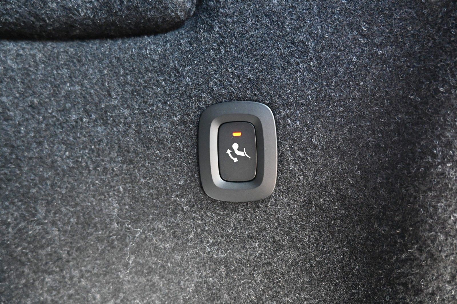 Fahrzeugabbildung Volvo XC40 B3 DKG Plus Dark*360°*PANO*ACC*AHK