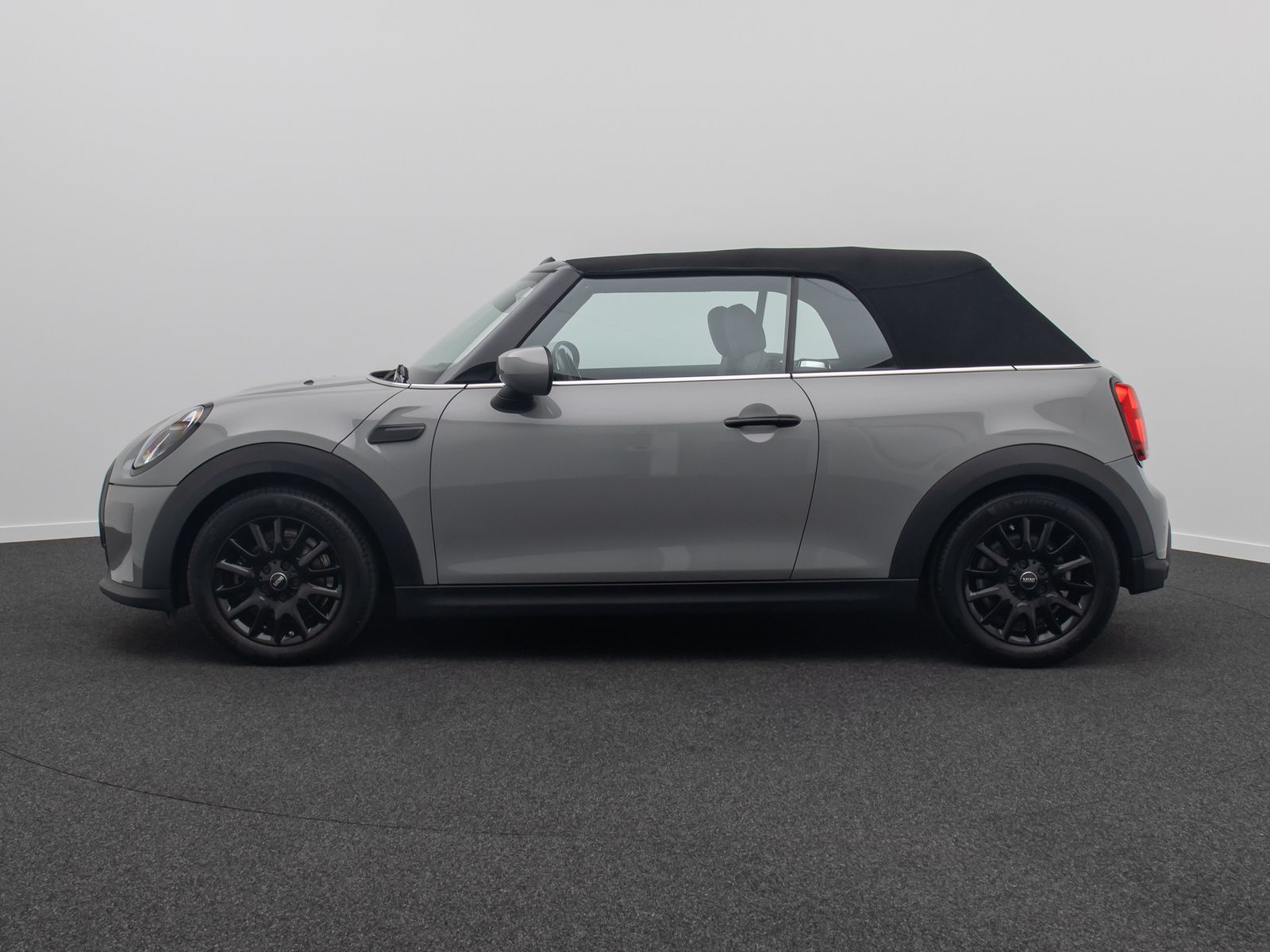 Fahrzeugabbildung MINI One Cabrio Classic Trim Komfort DAB Leder Sport