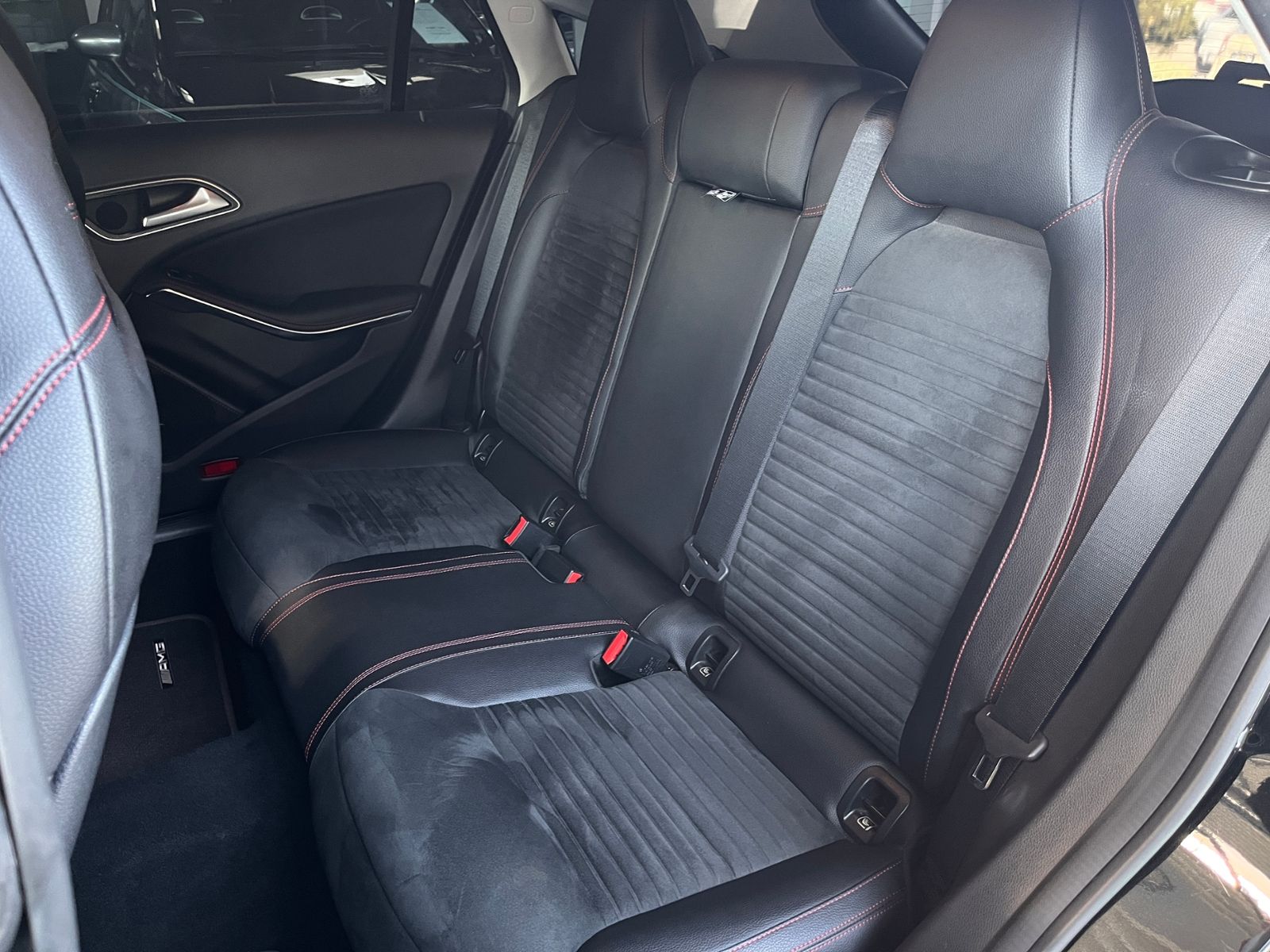 Fahrzeugabbildung Mercedes-Benz CLA 250 Shooting Brake AMG Line ACC LED