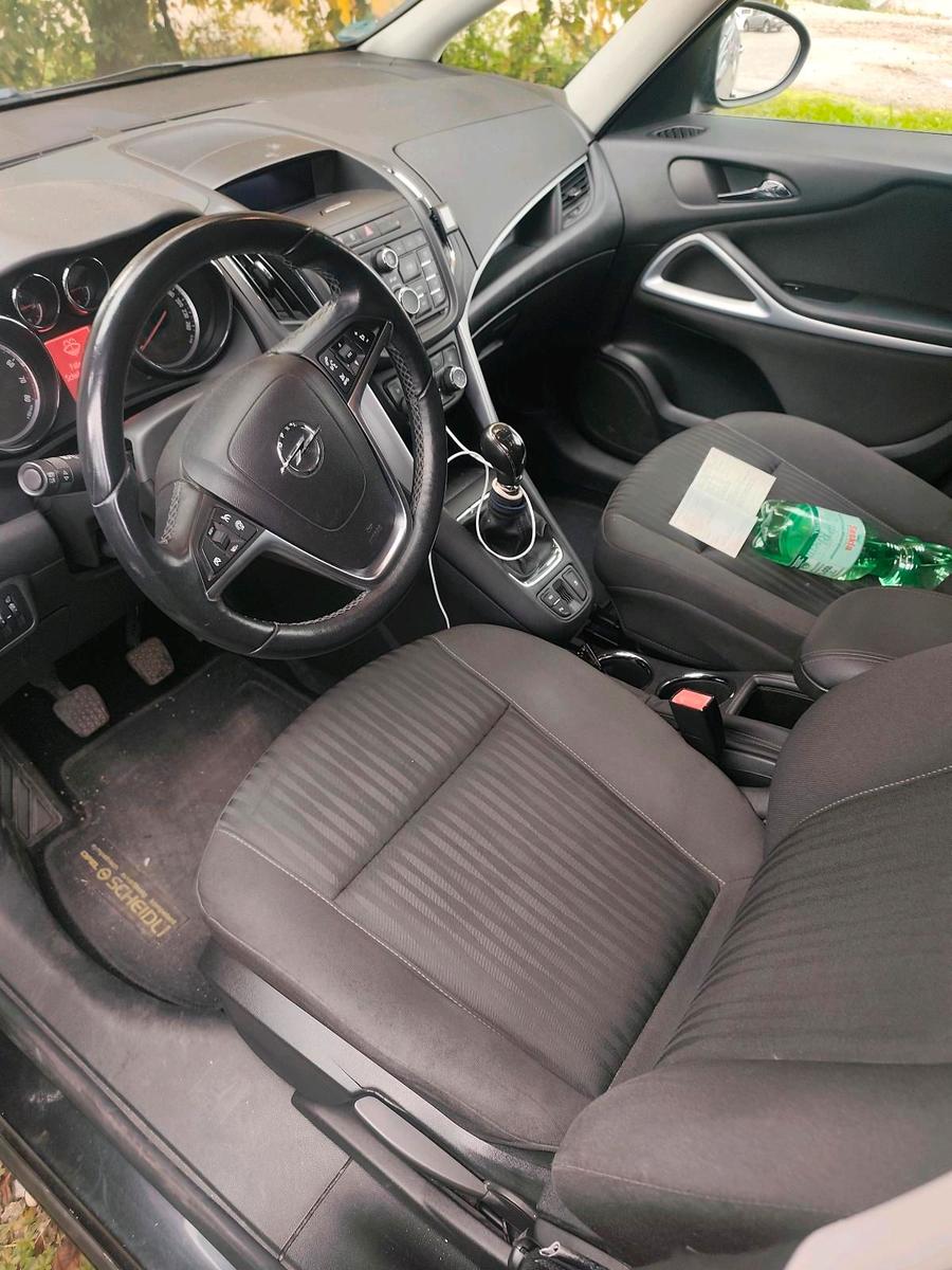 Opel Zafira 2012 — photo 5