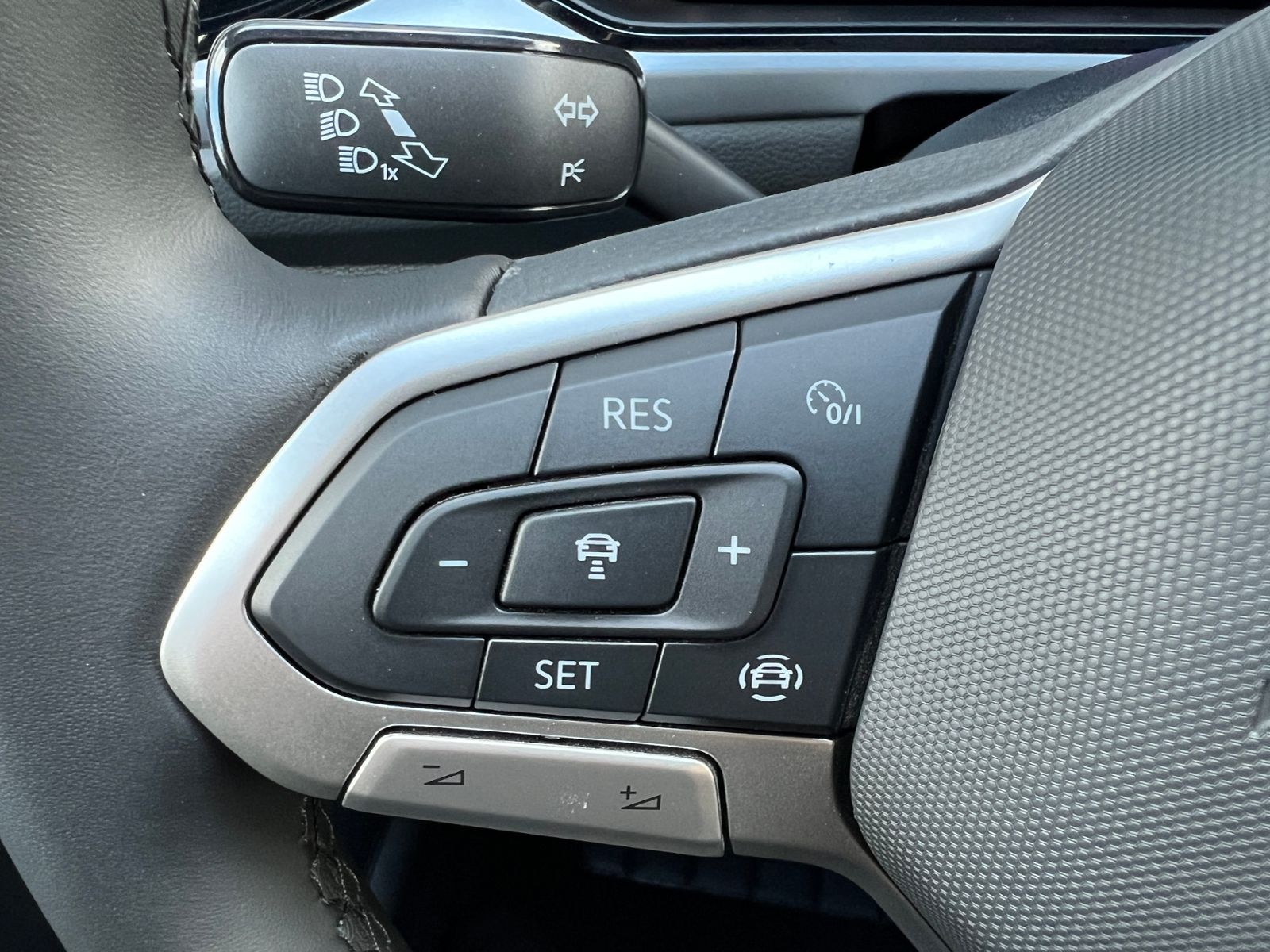 Fahrzeugabbildung Volkswagen T-Roc Life 1.0 TSI *LED, ACC, Kamera, 17''-LM*