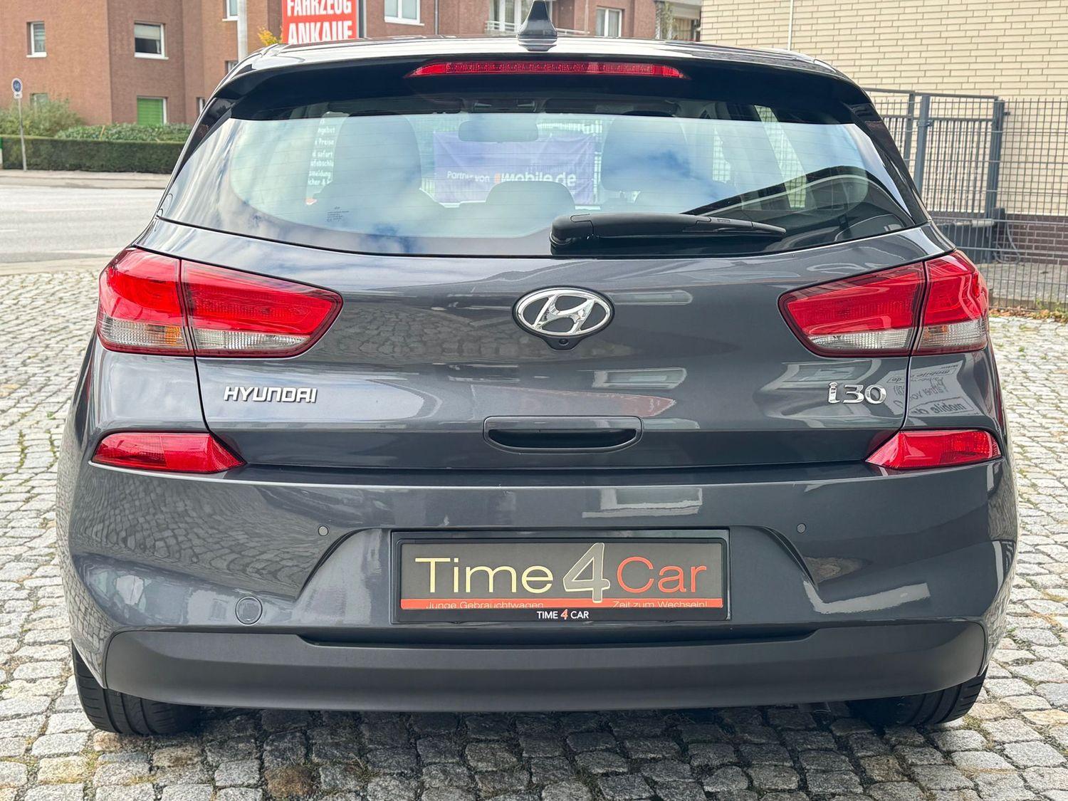 Hyundai i30 Select Kamera CarPlay Navi SHZ Tempom.