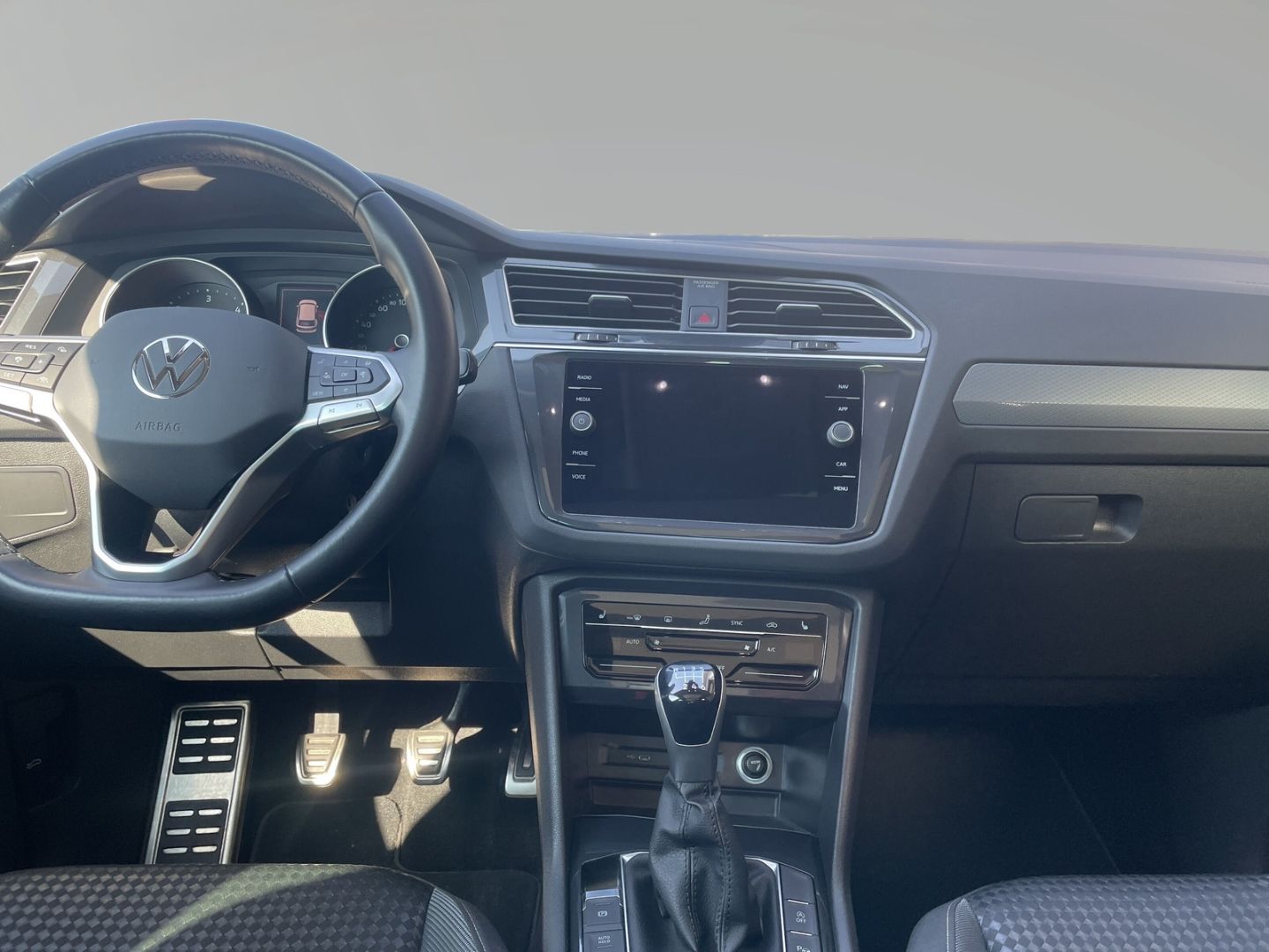Volkswagen Tiguan 2,0 TDI Active LED AHK SHZ Pano ParkAssis foto 5