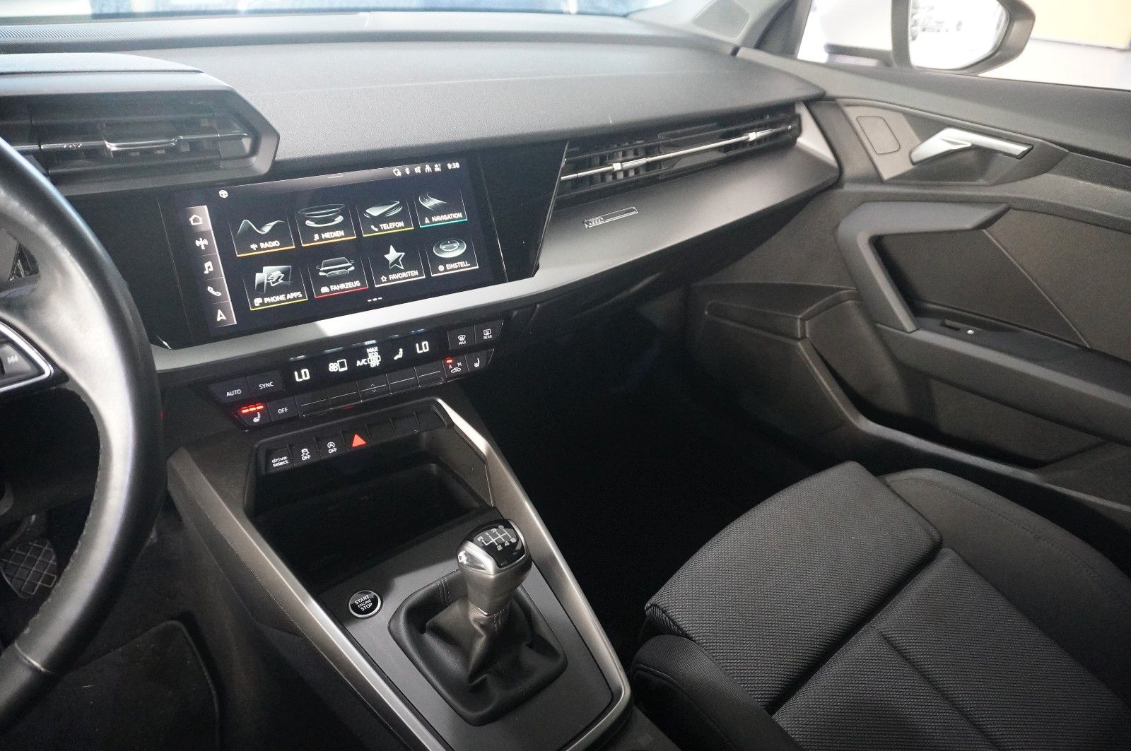 Fahrzeugabbildung Audi A3 Sportback 35 TFSI NAVI/LED/SPORT/SHZ/VIRT/DAB