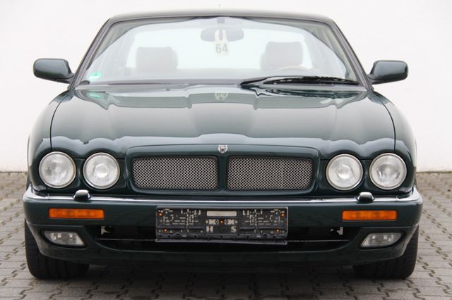 Jaguar XJR mit 2 Jahren Garantie Top Zustand