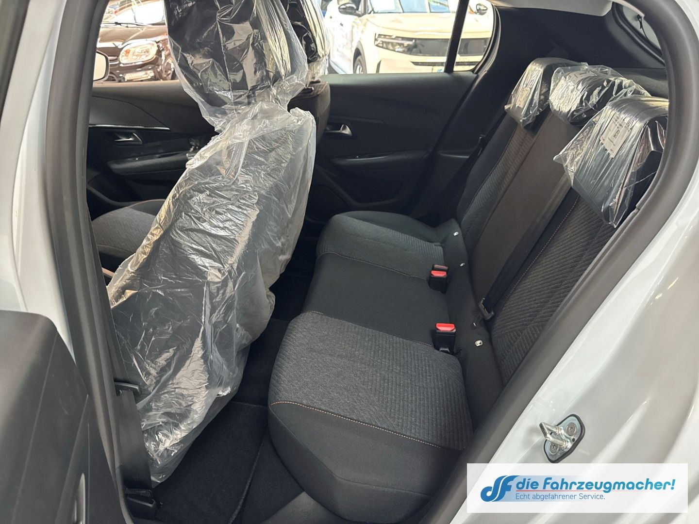 Fahrzeugabbildung Peugeot 208 Style LED Fahrerprofil DAB SHZ Keyless Start