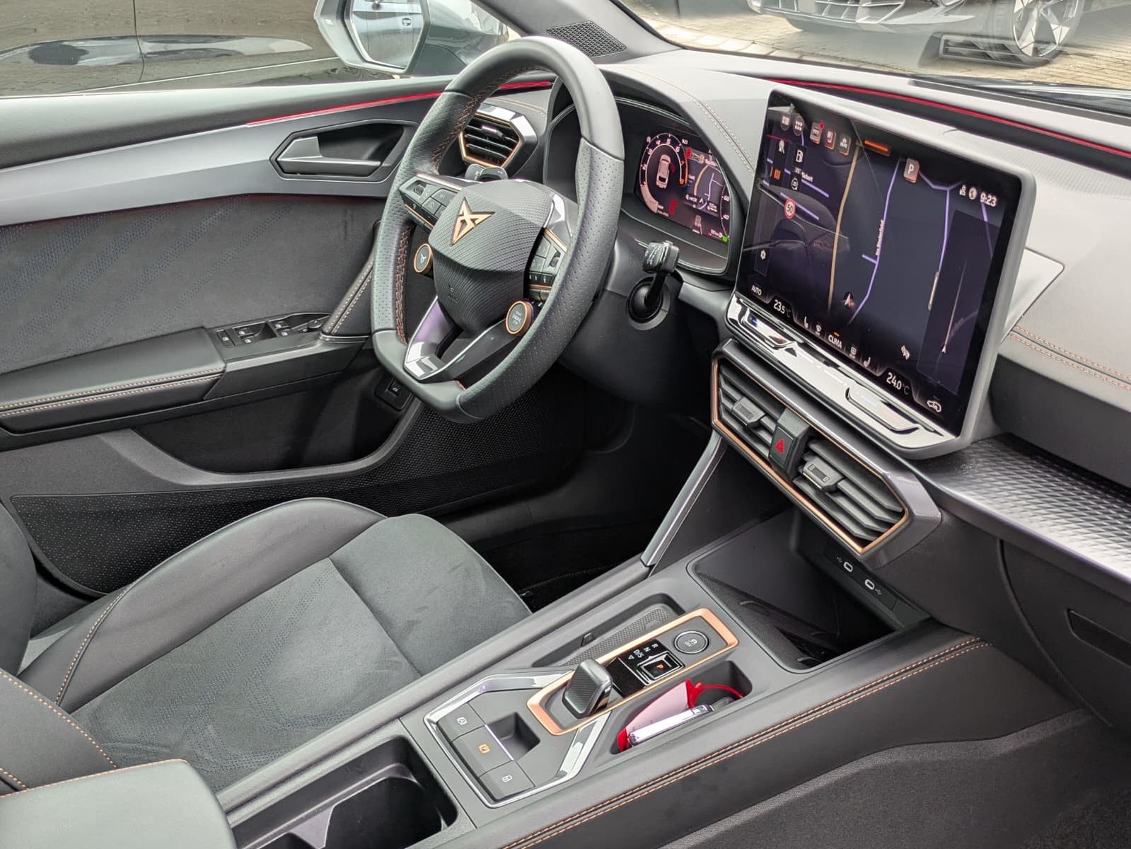 Fahrzeugabbildung CUPRA Leon 1.5 eTSI EDGE MATRIX*ACC*KAM*18"5JGARANTIE