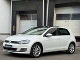 Volkswagen Golf Highline BMT Xenon Pano Kamera Standheizung - mit Benzin-Antrieb: Weiß, Limousine