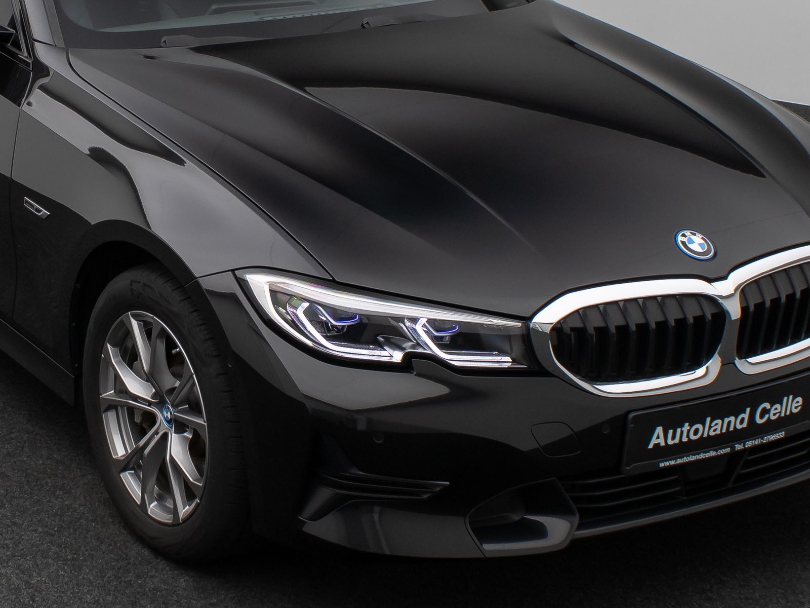 Fahrzeugabbildung BMW 330e xD Sport Line Kamera Laser HUD DAB HiFi AHK