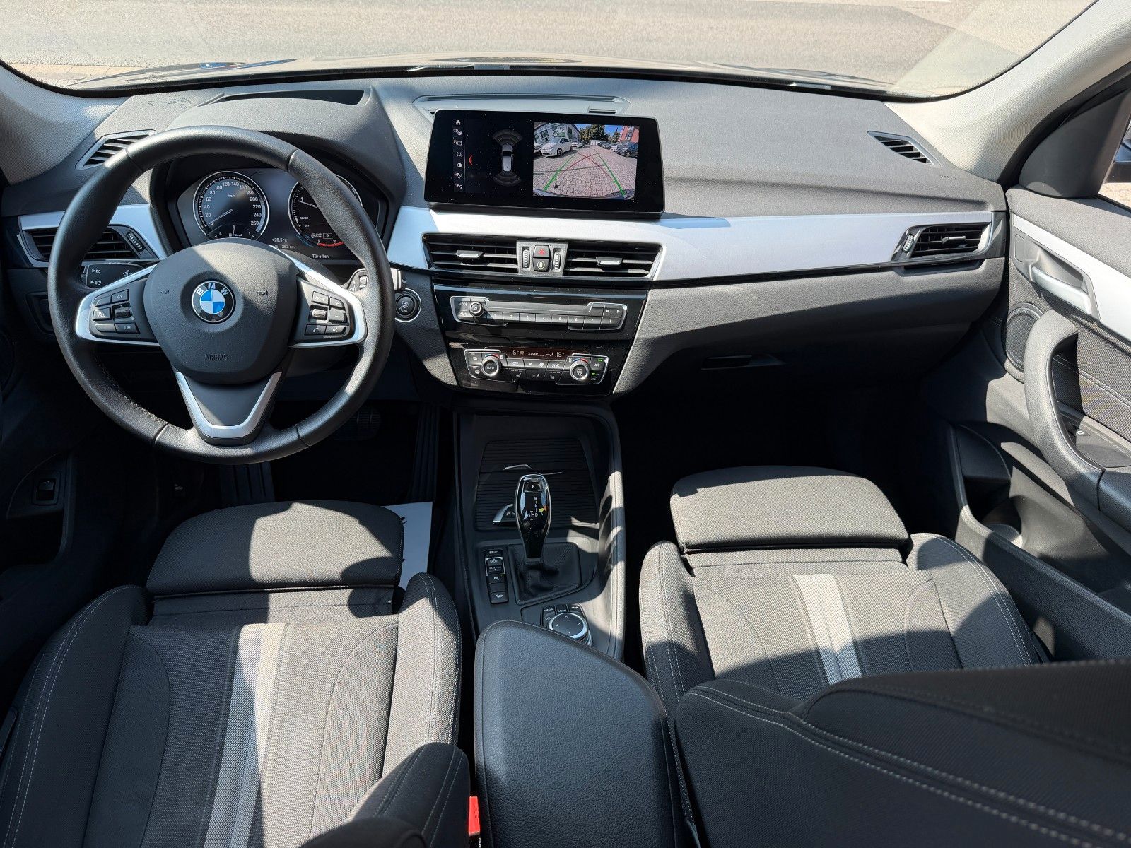 Fahrzeugabbildung BMW X1 xDrive 20 d 1.HD HUD AHK AUTOMATIK LED KAMERA