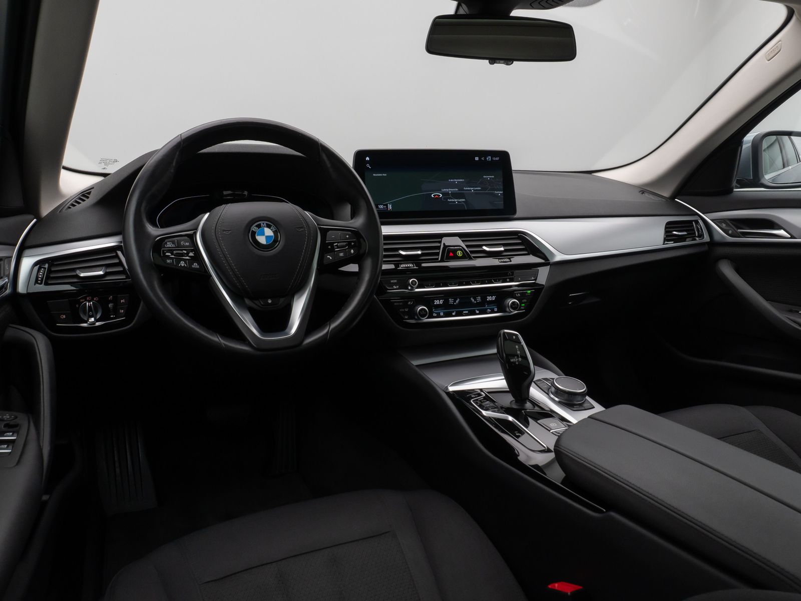 Fahrzeugabbildung BMW 520d xD Panorama Kamera DAB HiFi ACC 4xKlima