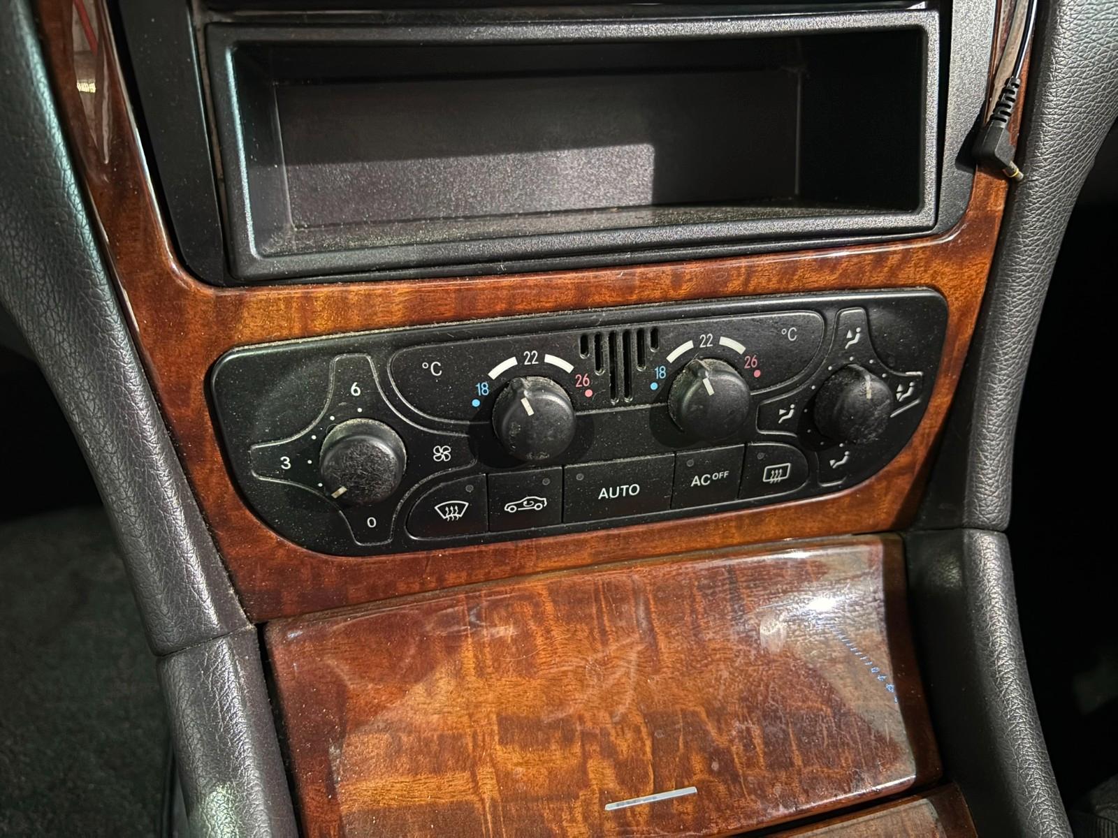 Mercedes-Benz C180 2004 — photo 19