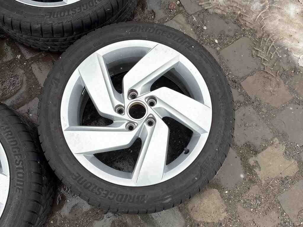 Fahrzeugabbildung Volkswagen Golf GTI *Panodach*Navi*PDC*Sitzhzg*ACC*LED*DAB*