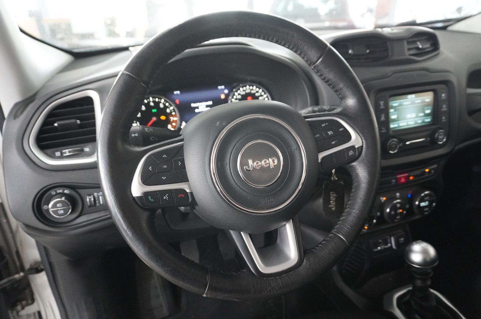 Fahrzeugabbildung Jeep Renegade 1.4T LIMITED KLIMA/SHZ/PDC/TEMP/AHK