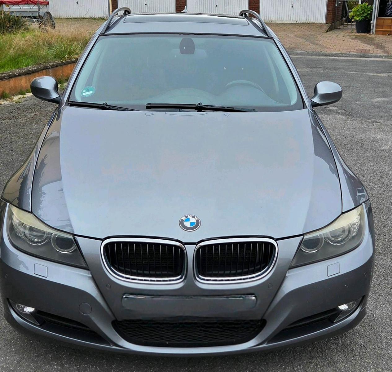 BMW 320 2009 — interior