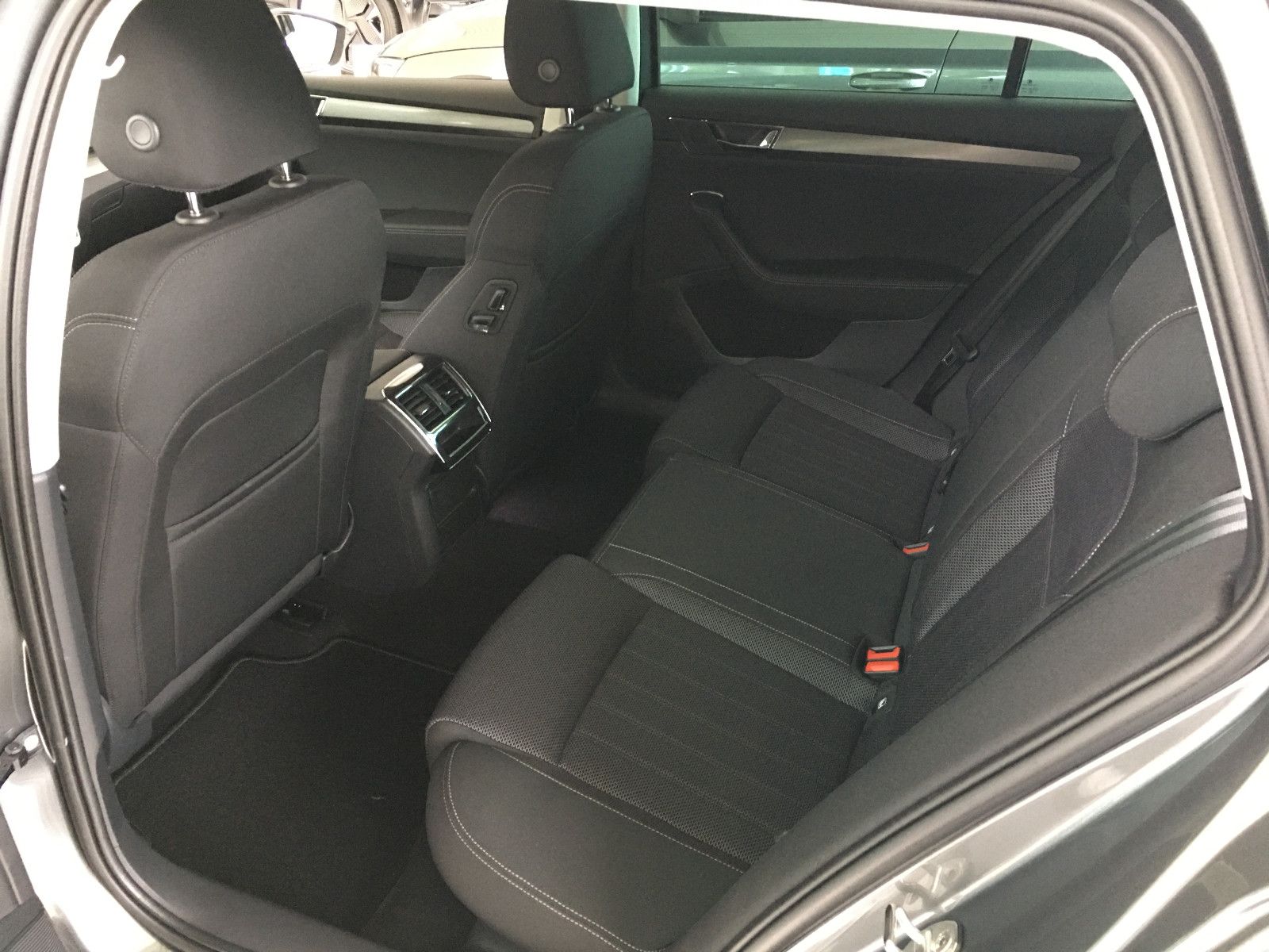 Superb Combi Style 2,0 TDI DSG AHK Standheizung
