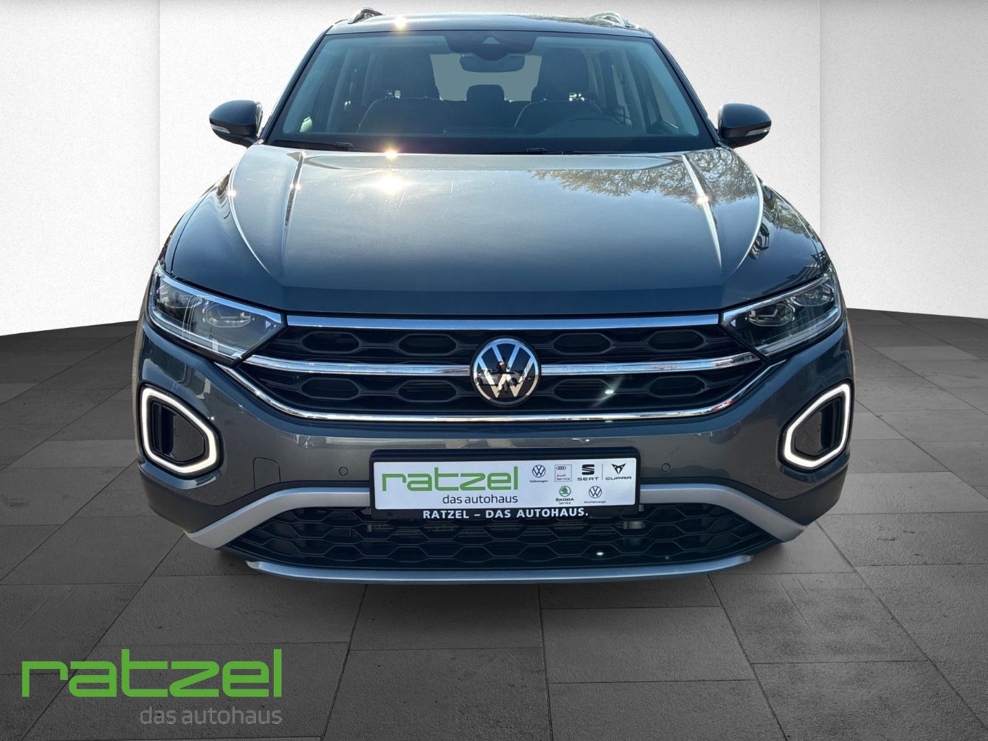 Fahrzeugabbildung Volkswagen T-Roc Style 1.5 l TSI DKG Dig. Cockpit LED ACC E