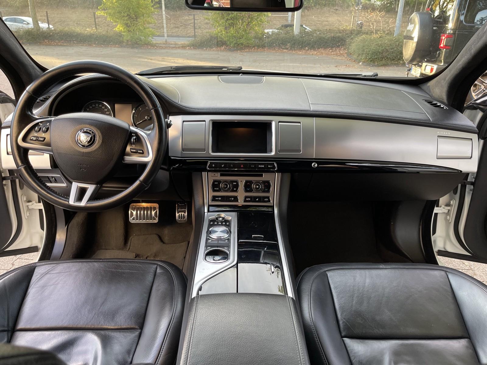 JAGUAR XF SPORTBRAKE 3.0 V6 DIESEL 241CH