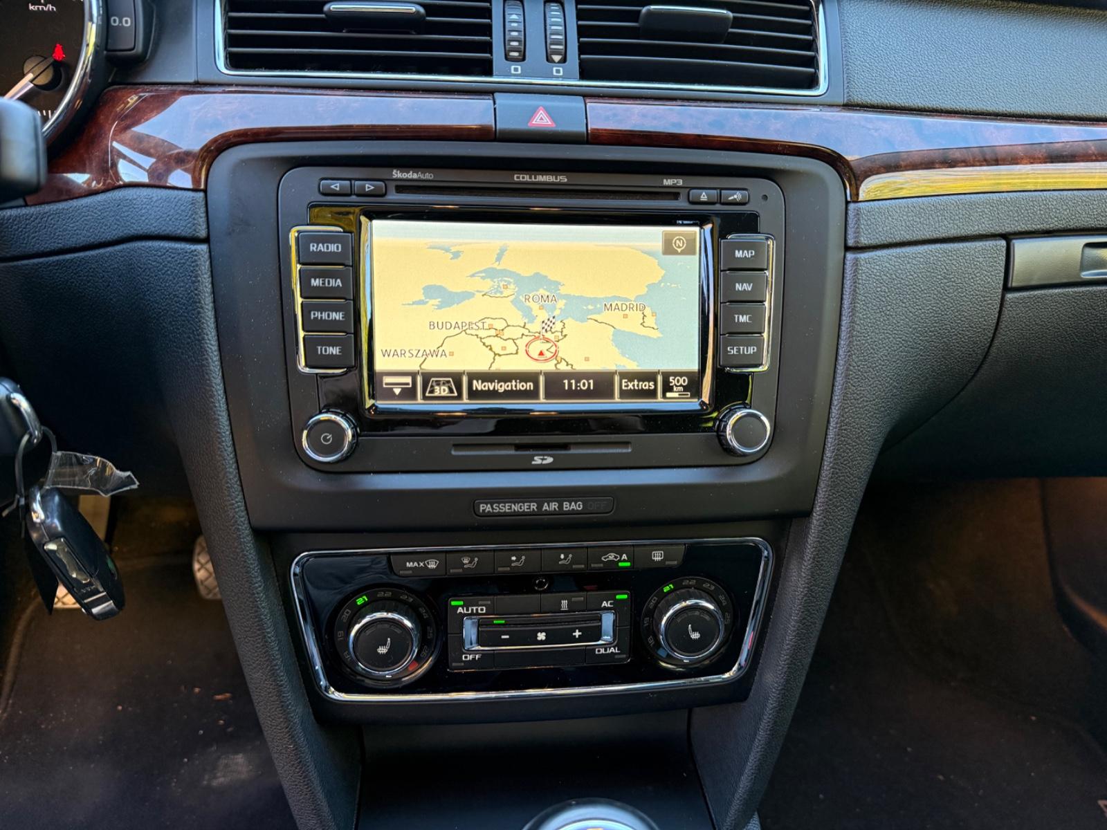 Skoda Superb 2012 — photo 18