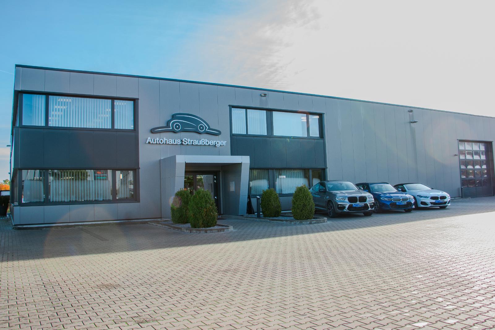 showroom-image-top