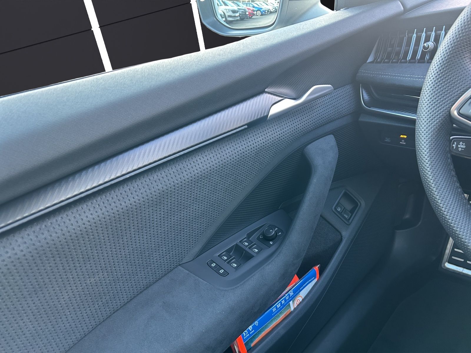 Fahrzeugabbildung SKODA Superb Combi 1.5 TSI iV Sportline DSG AHZV PANO