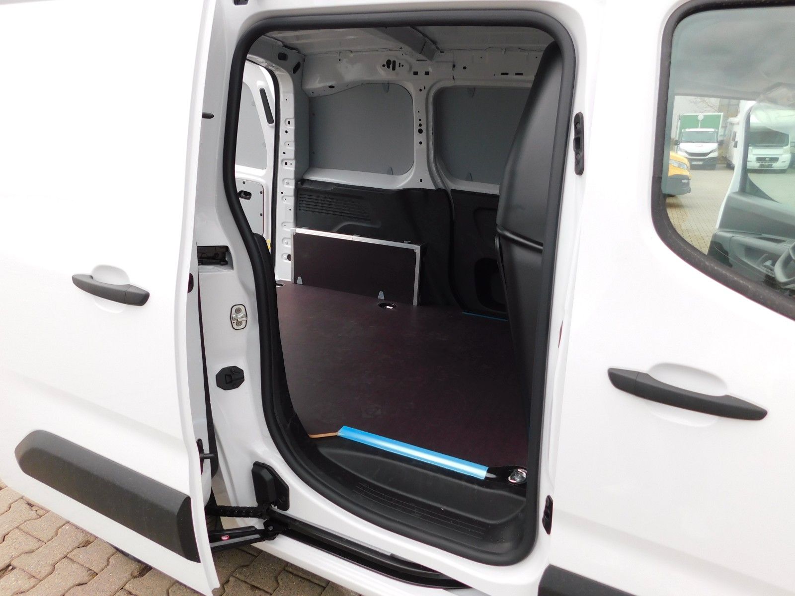 Fahrzeugabbildung Fiat Doblò Kastenwagen M 1.5 Diesel 75 kW